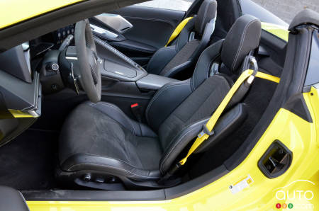 Chevrolet Corvette, interior